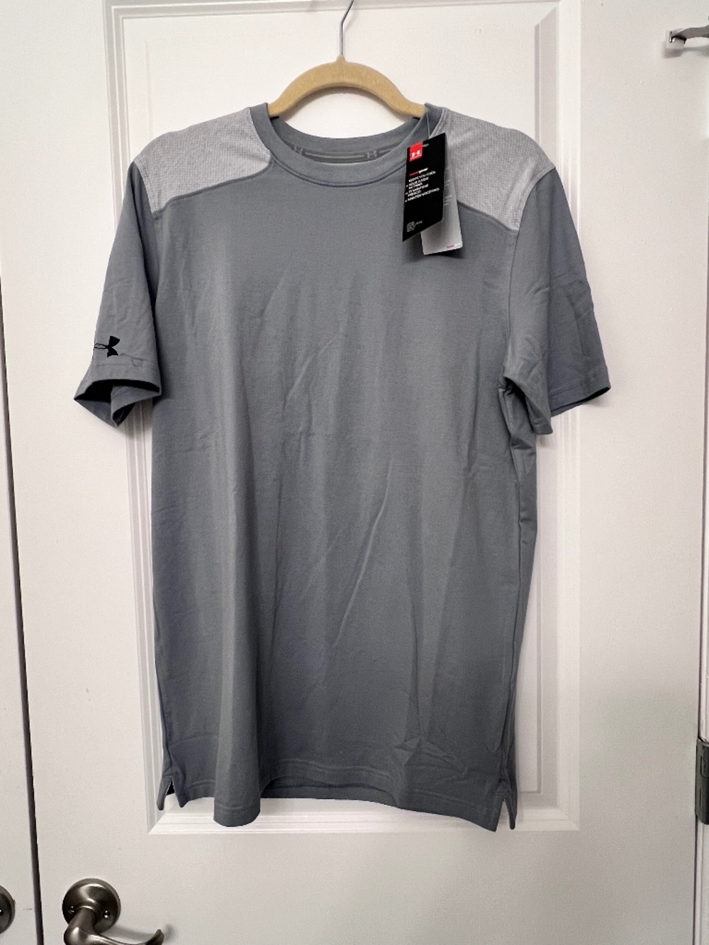 Under Armour HeatGear Men’s Gray Short Sleeve Performance Shirt NWT Size Small